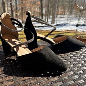 Elegant Black Faux Suede Block Heel Women's Shoe…NWOT